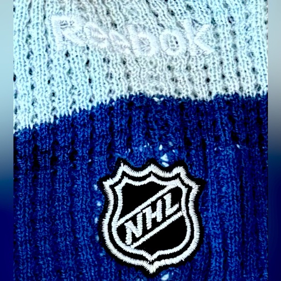🏒 Toronto Maple Leafs Reebok NHL Winter Hat - $22 CAD 🧢 - Picture 4 of 5